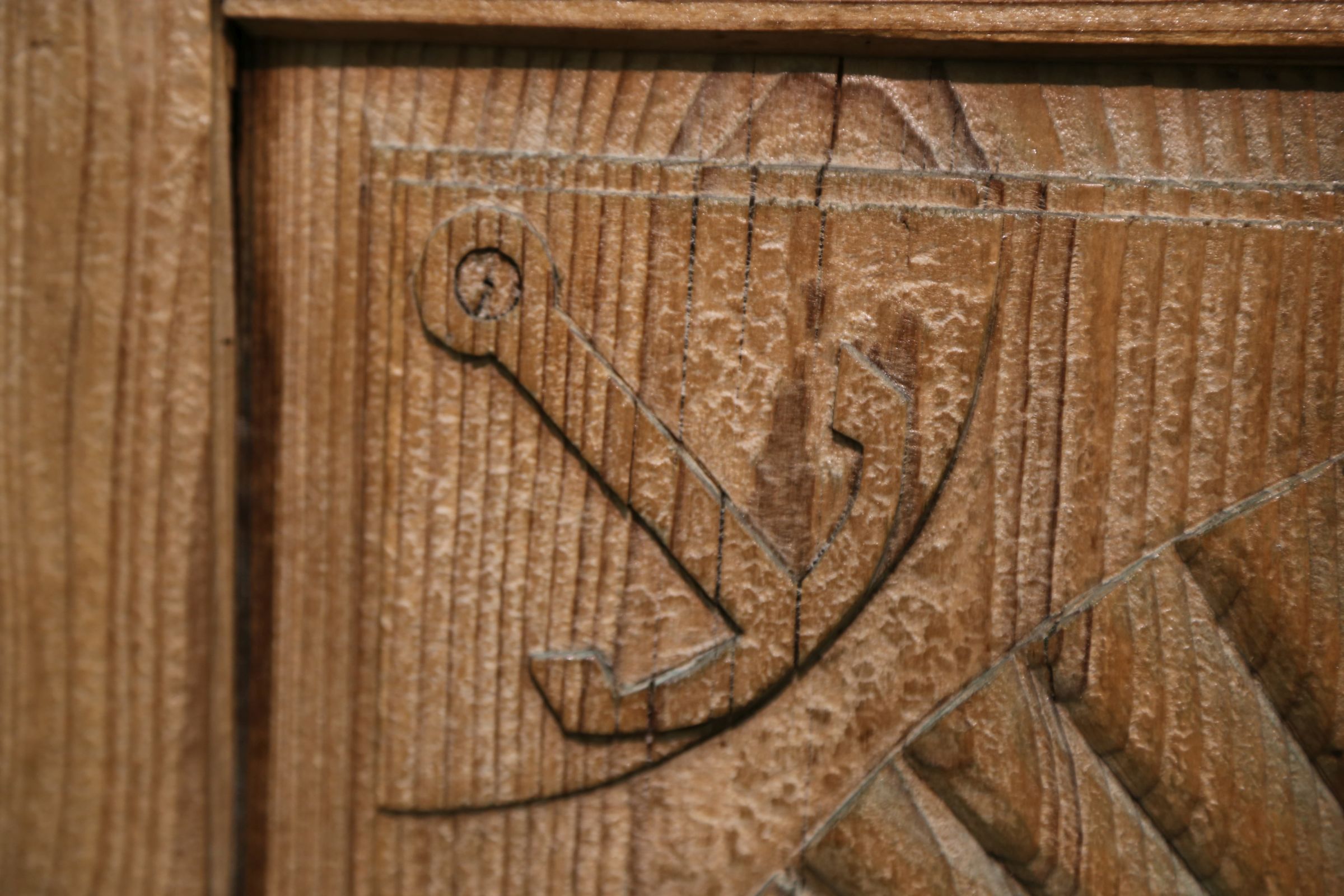 Detajl vrat z razstave Vrata. Prostorski in simbolni prehodi življenja.