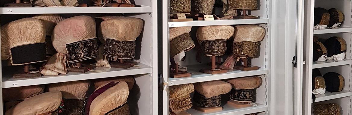 Muzejska hramba pokrival, vpogled v depojske omare / foto: J. Žagar.