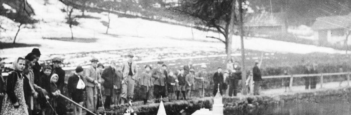 Gregorčki, Kropa, 1944, foto: dr. Boris Orel, hrani Dokumentacija SEM. 