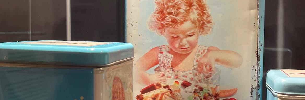 Predmeti iz vsakdana naše preteklosti, razstavljenih na novi stalni razstavi Človek in čas: Od ponedeljka do večnosti.