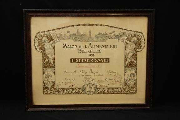 Listina diplome bruseljskega živilskega sejma iz leta 1932, podeljena ljubljanskemu mesarju Josipu Romanu za njegove izdelke.