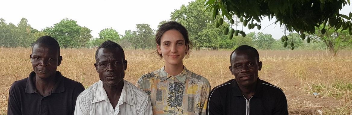 Ana Reberc s pridelovalci bombaža, Togo, marec 2022.