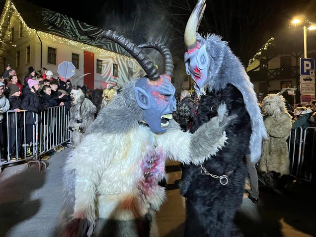 Ognjeni spektakel v Podkorenu. Foto: Adela Pukl.