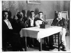Snemanje s fonografom v Budvi v Črni Gori leta 1932.