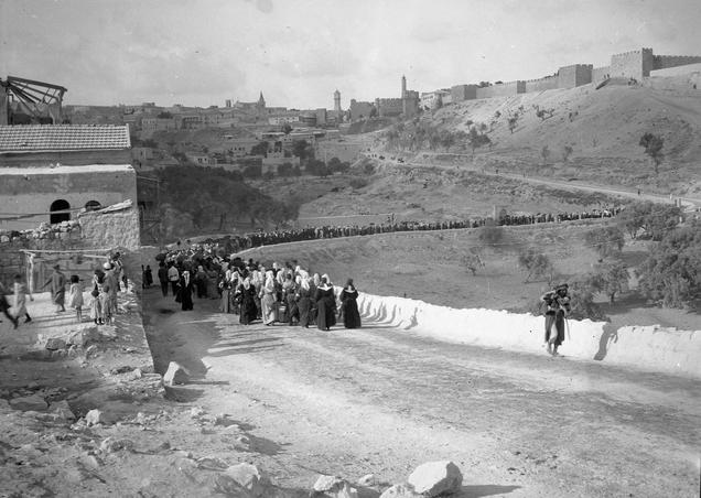 Fotografija romarjev iz leta 1910