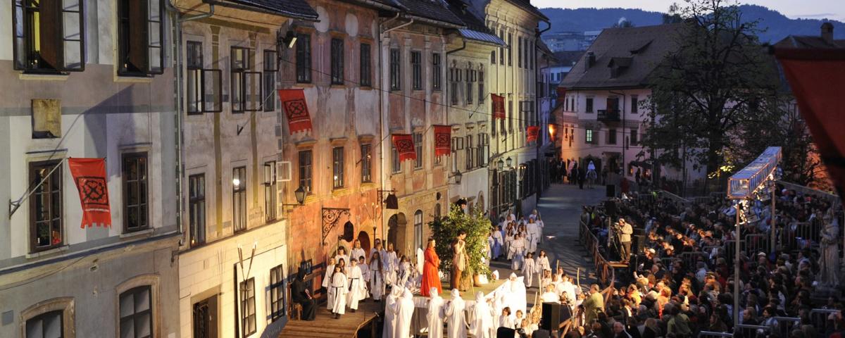 Uprizoritev Škofjeloškega pasijona. Foto: Tomaž Lunder, 2009