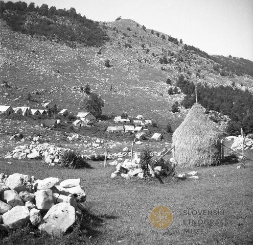 Sužidska planina (spredaj kopa). 