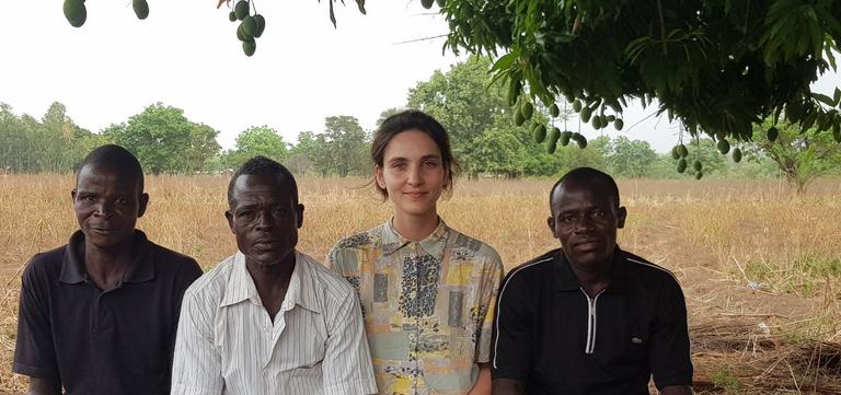 Ana Reberc s pridelovalci bombaža, Togo, marec 2022.