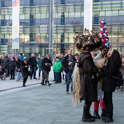 Pustno rajanje pred muzejem 2019. Foto: Anja Jerin