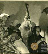 Preja na preslici, po drugi vojni, foto Triglav film, 60. leta 20. stoletja (Dokumentacija SEM).