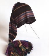 Dolga moška kapa iz svilenega trikoja črne barve z drugobarvnimi progami in drobnimi vzorčki / Sv. Mohor nad Selci / iz zbirke SEM / foto: J. Žagar