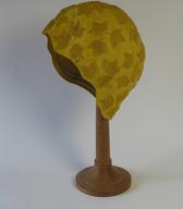 Ženska plavalna kapa iz rumene gume; v rabi v 70. letih 20. stol. / Kočevje / iz zbirke SEM / foto: J. Žagar. 