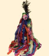 Klobuk pozvačina – ženitovanjske osebe, ki vabi na svatbo. Na siv polsten klobuk konfekcijske izdelave s krajci in okroglim oglavjem je z žico pritrjen stožec iz tršega belega papirja. Izdelano je bilo leta 1986 / Lipovci / iz zbirke SEM / foto: J. Žagar. 