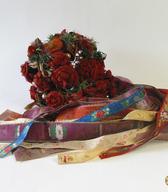 Nevestina krona s pisanimi trakovi (naplet), naglavni okras / Bela krajina / iz zbirke SEM / foto: J. Žagar. 