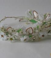 Venec za nevestino družico (»svatevco«); izdelala ga je vaška rožarica leta 1979 »po starem« / Grabonoš / iz zbirke SEM / foto: J. Žagar. 