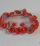 Venec za nevestino družico (»posvarbico«); izdelala ga je vaška rožarica leta 1986 / Lipovci / iz zbirke SEM / foto: J. Žagar. 