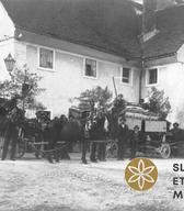 Prevoz bale na vozu, foto Fran Vesel, Cerknica, 1922 (Dokumentacija SEM).