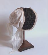 Zavijača s črnovezenim čelnikom (rastlinski motiv) / neznanega izvira / iz zbirke SEM / foto: J. Žagar. 