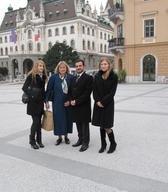 Podelitev diplome Dini Al Nawas, dr. med., pred Univerzo v Ljubljani. Na fotografiji so hčerka Asja, žena Majda, Arkan in hčerka Dina, 2011.