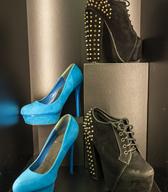 Vpadljivost modnih čevljev dopolnjuje prvoosebna zgodba občutij in spominov; zasebna last (foto: B. Verbič).