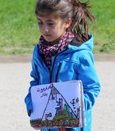 Shaharzad Hassan s svojim blokom risb
