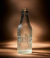 Steklenička Cockte, 1953, iz zbirk SEM. Foto: Tomo Jeseničnik, 2022. 