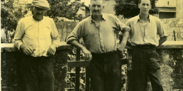 Trije Babčevi ribiči: Janez Caharija (nono), Avgust Caharija (oče) in Zdravko Caharija (sin) 50. leta 20. stoletja. Družinska zbirka Caharija.