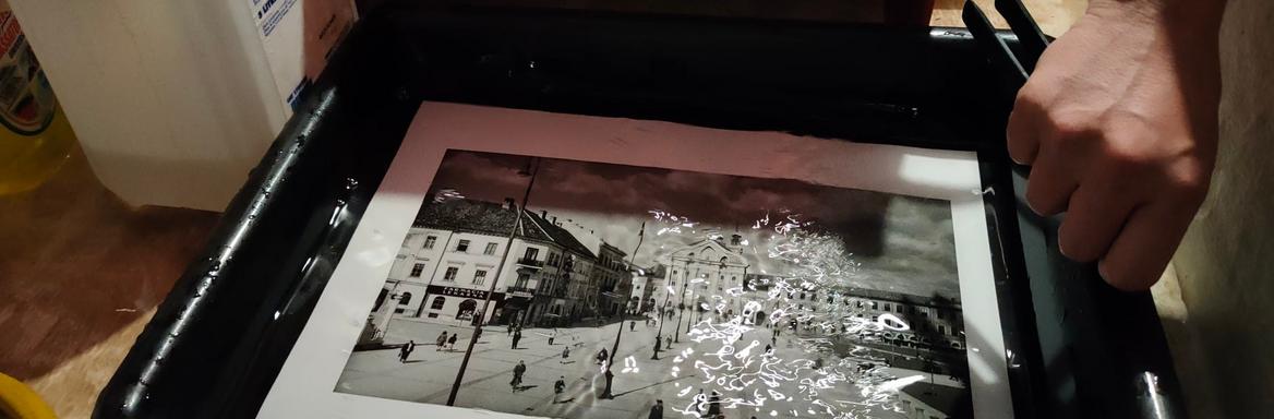 Izdelovanje fotografij po klasičnem analognem postopku iz negativov na steklu in filmu