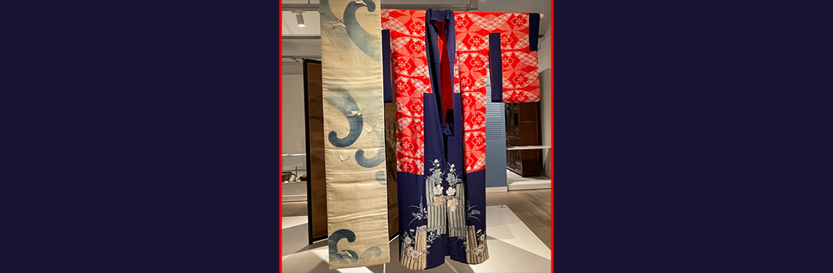 Kimono z razstave Azija sredi Ljubljane: Življenje Skuškove zbirke; svila, vezenina, Japonska, pozno 19. ali zgodnje 20. stoletje; Foto: SEM