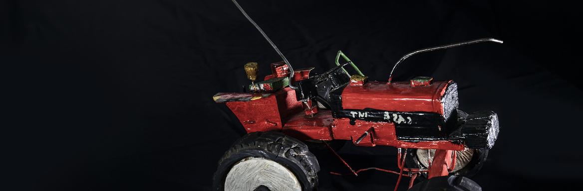 Traktor (igrača). Osebni predmet Maxa Zimanija. Foto: Aleš Verbič.