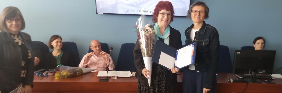 Dr. Nadja Valentinčič Furlan in mentorica izr. prof. doc. Mateja Habinc, levo dekanja Filozofske fakultete, prof. dr. Mojca Schlamberger Breza (foto Kristina Zajc Božič).