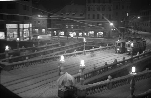Tromostovje ponoči, Ljubljana, 30. leta 20. stoletja, foto: Vekoslav Kramarič