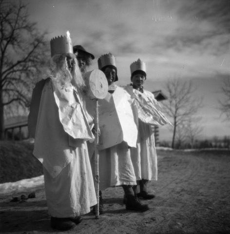 Trikraljevski koledniki, Podhom, 1938. Foto Slavko Smole, hrani Dokumentacija SEM.