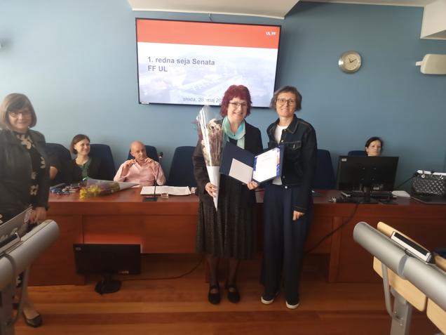 Dr. Nadja Valentinčič Furlan in mentorica izr. prof. doc. Mateja Habinc, levo dekanja Filozofske fakultete, prof. dr. Mojca Schlamberger Breza (foto Kristina Zajc Božič).