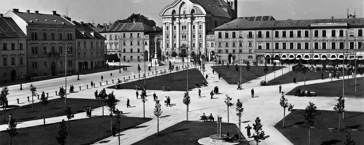 Kongresni trg po končanih Plečnikovih posegih. Foto: Vekoslav Kramarič, 1941