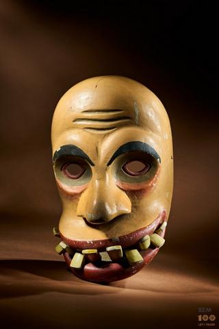 The face mask of ta terjasti Shrovetide carnival character. Photo: Tomo Jeseničnik.