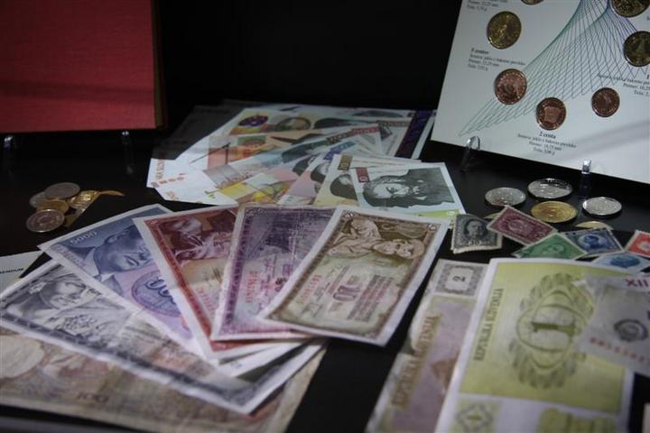 Denarne valute se skozi čas spreminjajo. Muzejska postavitev na razdelku Moj narod - moja država