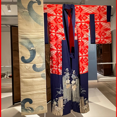 Kimono z razstave Azija sredi Ljubljane: Življenje Skuškove zbirke; svila, vezenina, Japonska, pozno 19. ali zgodnje 20. stoletje; Foto: SEM