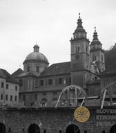 Vodna os Plečnikove Ljubljane na fotografijah Petra Nagliča