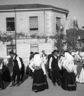 Prizor iz plesa mafrine. Foto Boris Orel, Dekani, 15. 9. 1949, hrani Dokumentacija SEM