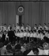 Prvomajski koncert na Gimnaziji Moste, Ljubljana, 1951. Foto: Karel Holynski