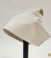 Čepica višje medicinske sestre, del službene uniforme, predpisana po letu 1955; čepica obvezni del uniforme do leta 1977) / Ljubljana / iz zbirke SEM / foto: J. Žagar. 