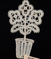 Motivna čipka v obliki rože / vzorec firme Lapajne iz Idrije  / konec 19., zač. 20. stol. / foto: M. Habič.