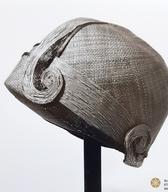 Ženski priležni klobuk asimetrične oblike, brez krajcev; narejen iz slamnate tkanine, podložen s svilo; iz delavnice modistke M. Sark / Ljubljana /  iz zbirke SEM / foto: J. Žagar. 