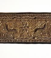 Čelnik, izvezen v reliefni in ploščati zlati in srebrni vezenini / okolica Škofje Loke / iz zbirke SEM / foto: J. Žagar. 