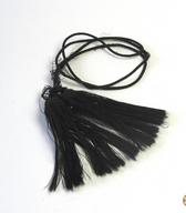 Okrasna vrvica (hvasta) za moški klobuk, dopolnjena z dolgima volnenima cofoma / neznanega izvira / iz zbirke SEM / foto: J. Žagar.  