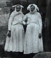 Zavezovanje peče, Griblje v Beli krajini, okoli 1920 / Dokumentacija SEM (foto N. Županič). 