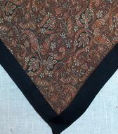 Pražnja svilena ruta posestnice in gostilničarke, del nedeljske oprave za k maši / Sava pri Litiji, Dolenjsko / 1. pol. 20. stol. / iz zbirke SEM / foto: J. Žagar. 