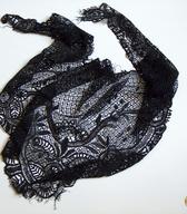 Trikotna ruta iz strojne čipke, dopolnilo meščanske ženske oprave za k nedeljski maši / Ljubljana, Golnik / 1. pol. 20. stol. / iz zbirke SEM / foto: J. Žagar. 