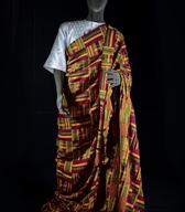 Eden od izbranih predmetov Roberta Yebuaha - tradicionalno moško oblačilo kente (foto: Aleš Verbič).